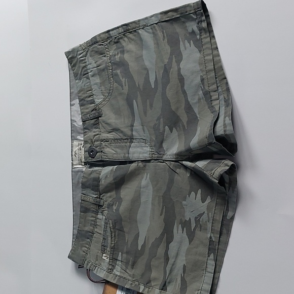 Commander Riggs  twill short women's Green Camo  size 2 - Picture 1 of 8